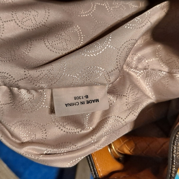 MICHAEL KORS LODLOW SATCHE TOTE Bag - Picture 15 of 16